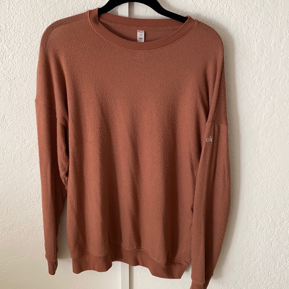 ALO Yoga Soho Pullover top